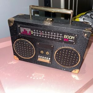 Radio purse